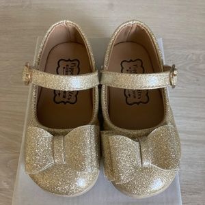 Pipperdoodles Gold Glitter Bow Shoes Toddler size 6 Bow Shoes